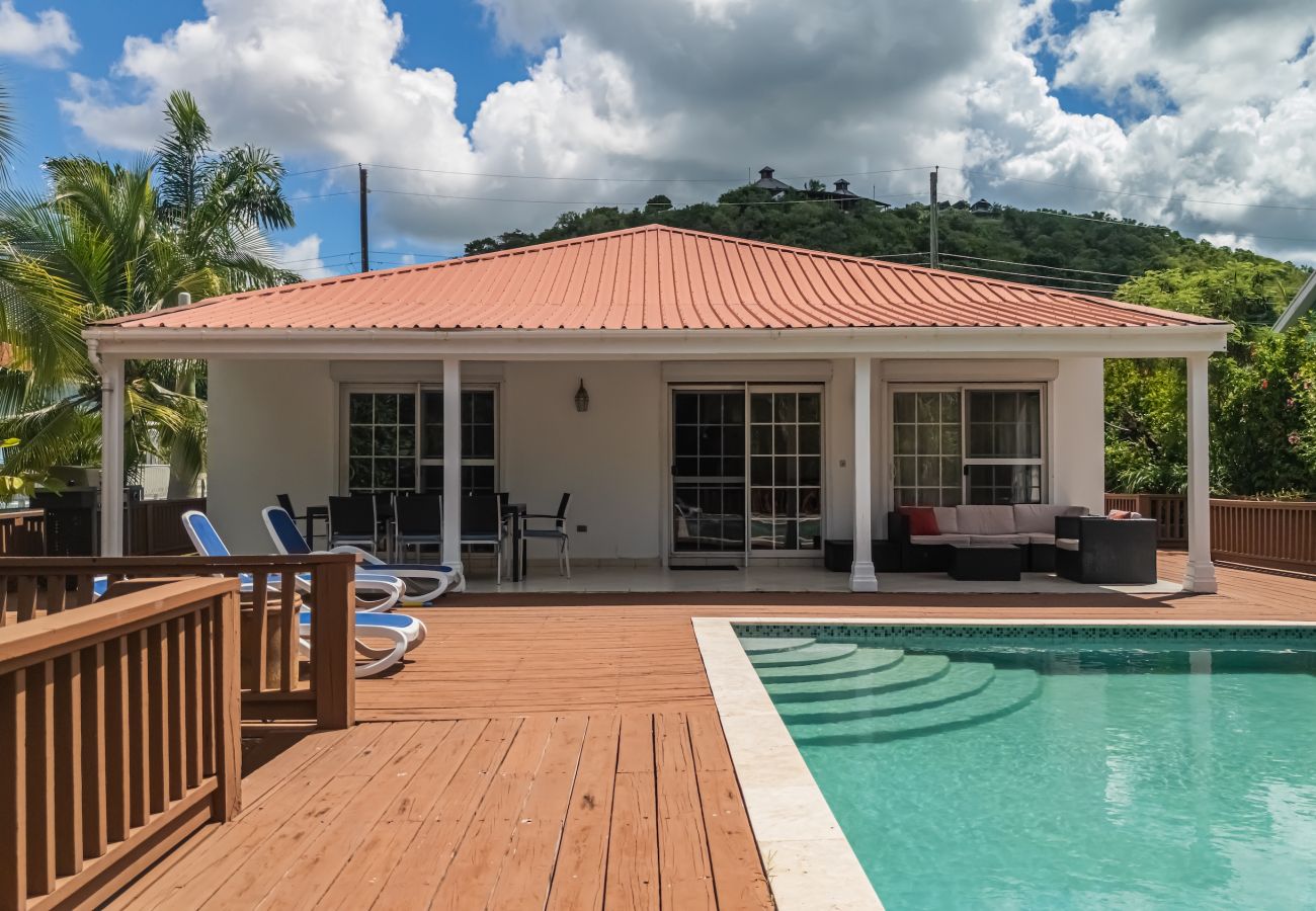 Villa in Jolly Harbour - Tropical Caribbean Oasis