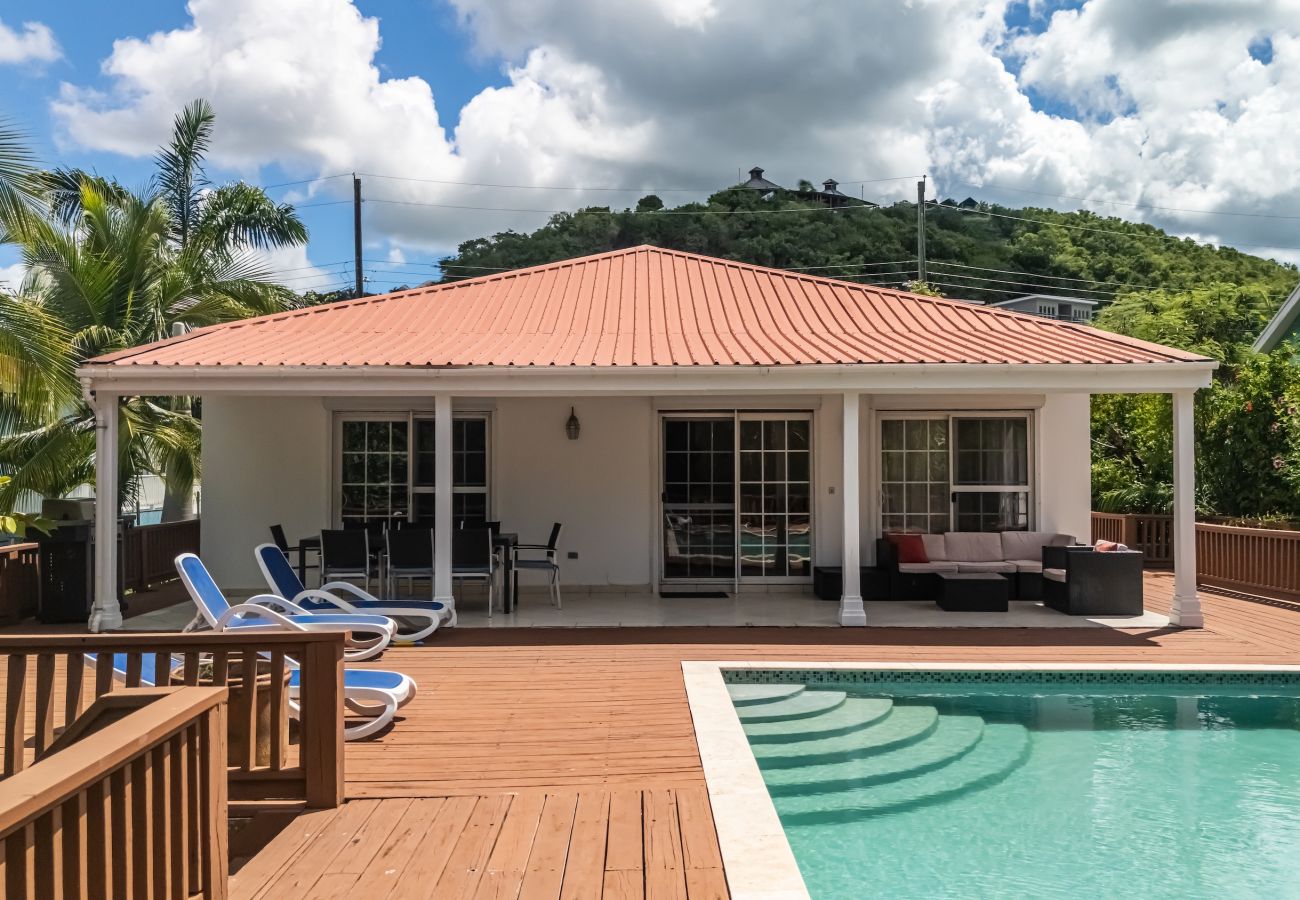 Villa in Jolly Harbour - Tropical Caribbean Oasis