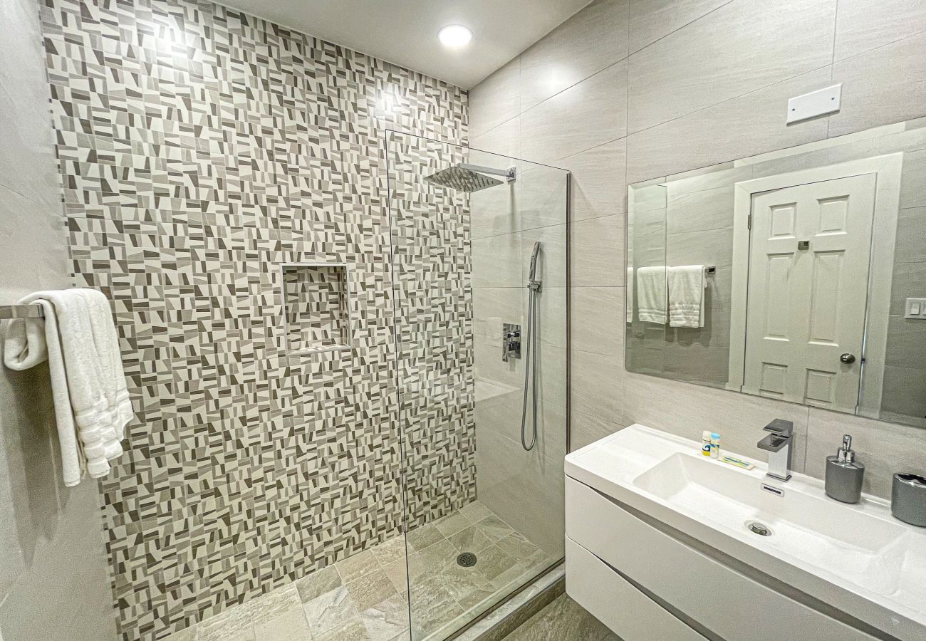 Airy en-suite bathroom, with walk in shower, private balcony and wifi at Jolly Harbour Villa rentals 