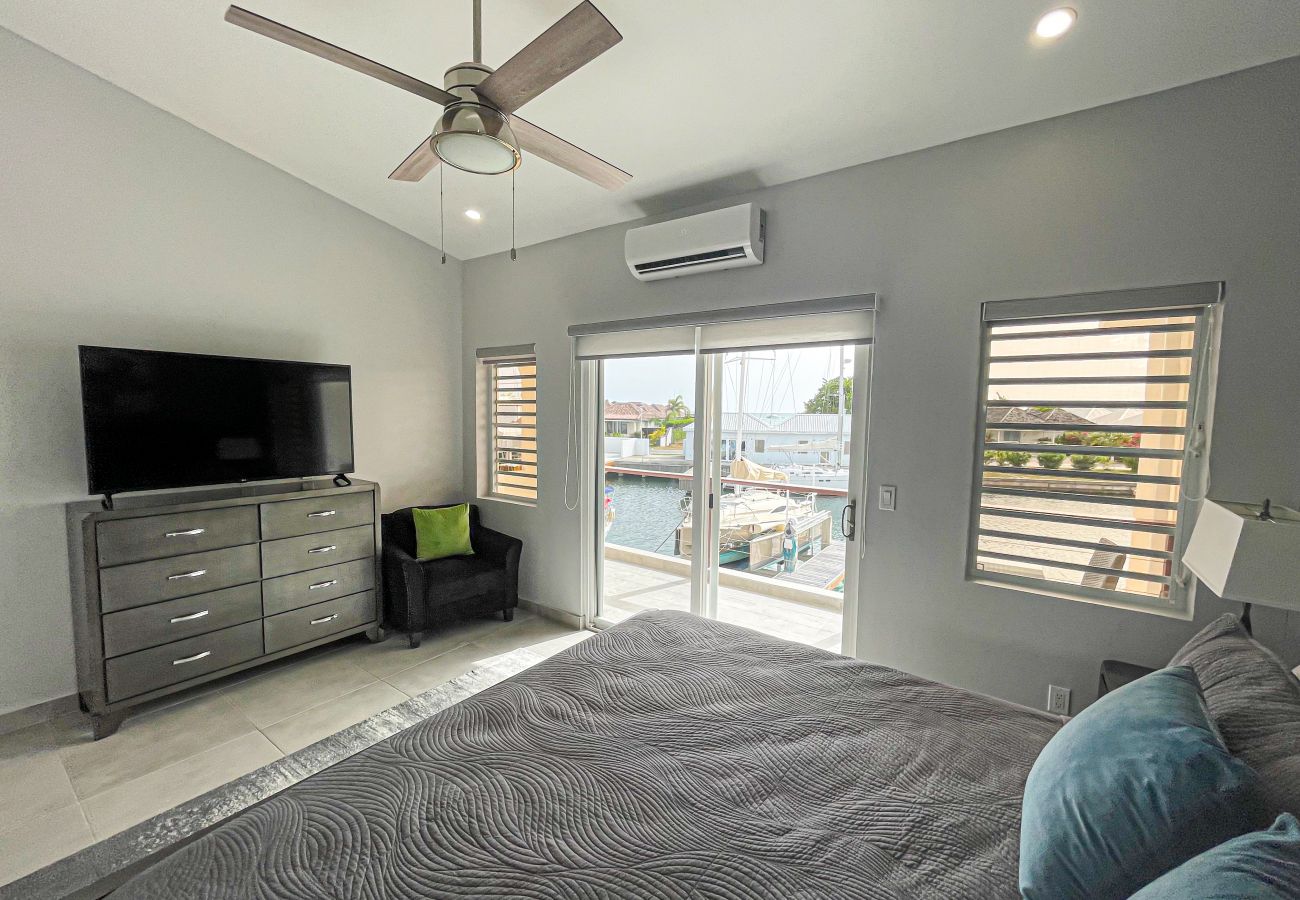 Townhouse in Jolly Harbour - Modern Bright Two Bedroom Villa on the Waterfront at Jolly Harbour