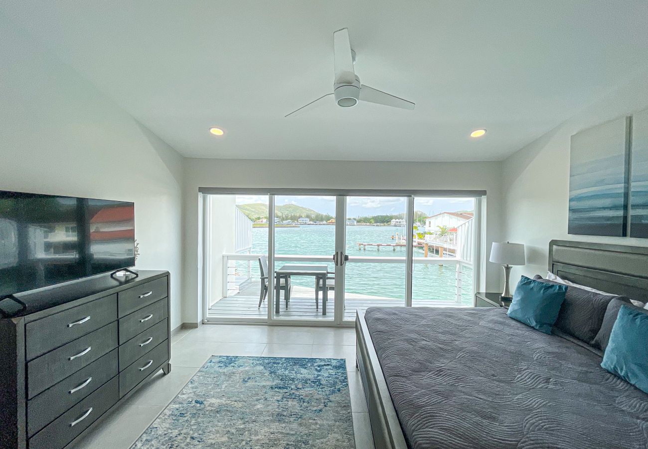 Two-bedroom villa,private balcony, king-sized bed, en-suite bathroom with amazing views at Jolly Harbour
