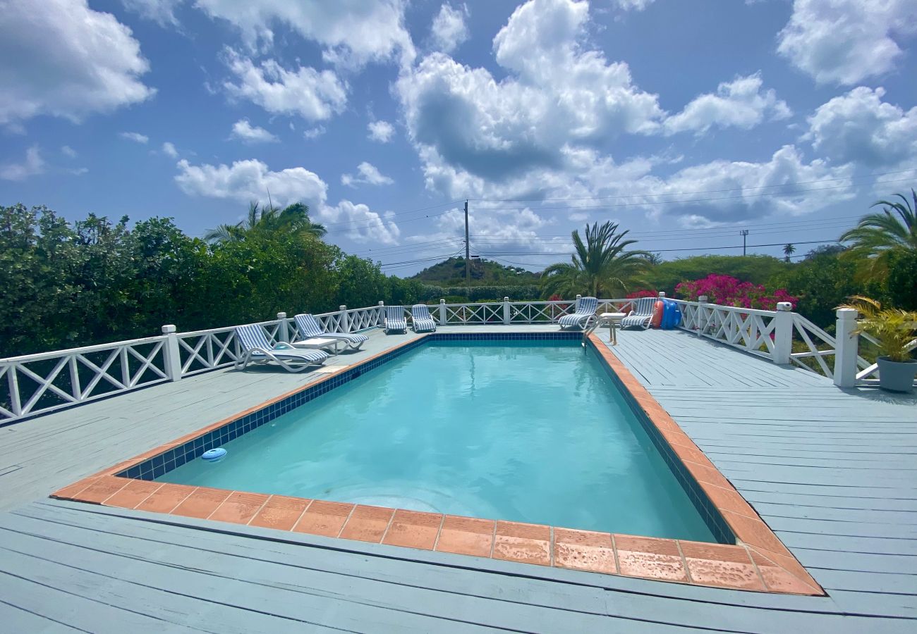 Villa in Jolly Harbour - Four bedrooms with private pool , great for family's 