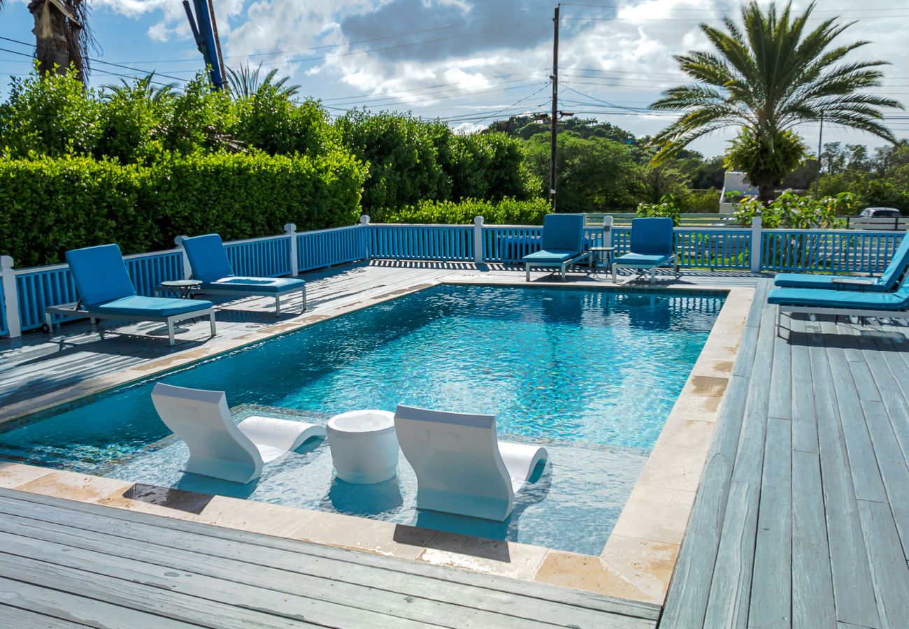 Villa in Jolly Harbour - Serene Poolside Sanctuary Villa in Jolly Harbour - Serene Poolside Sanctuary