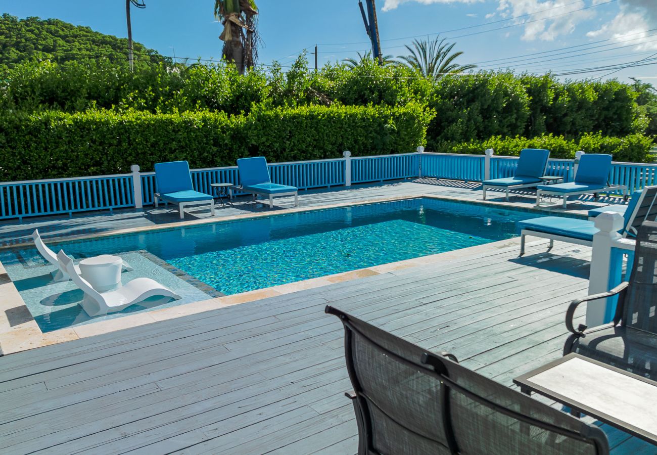 Villa in Jolly Harbour - Serene Poolside Sanctuary Villa in Jolly Harbour - Serene Poolside Sanctuary