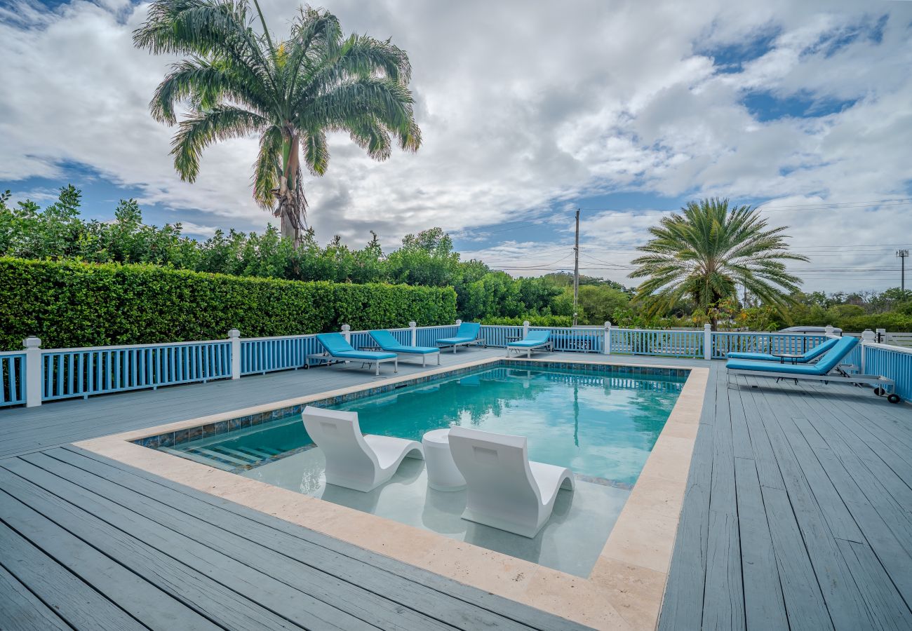 Villa in Jolly Harbour - Serene Poolside Sanctuary