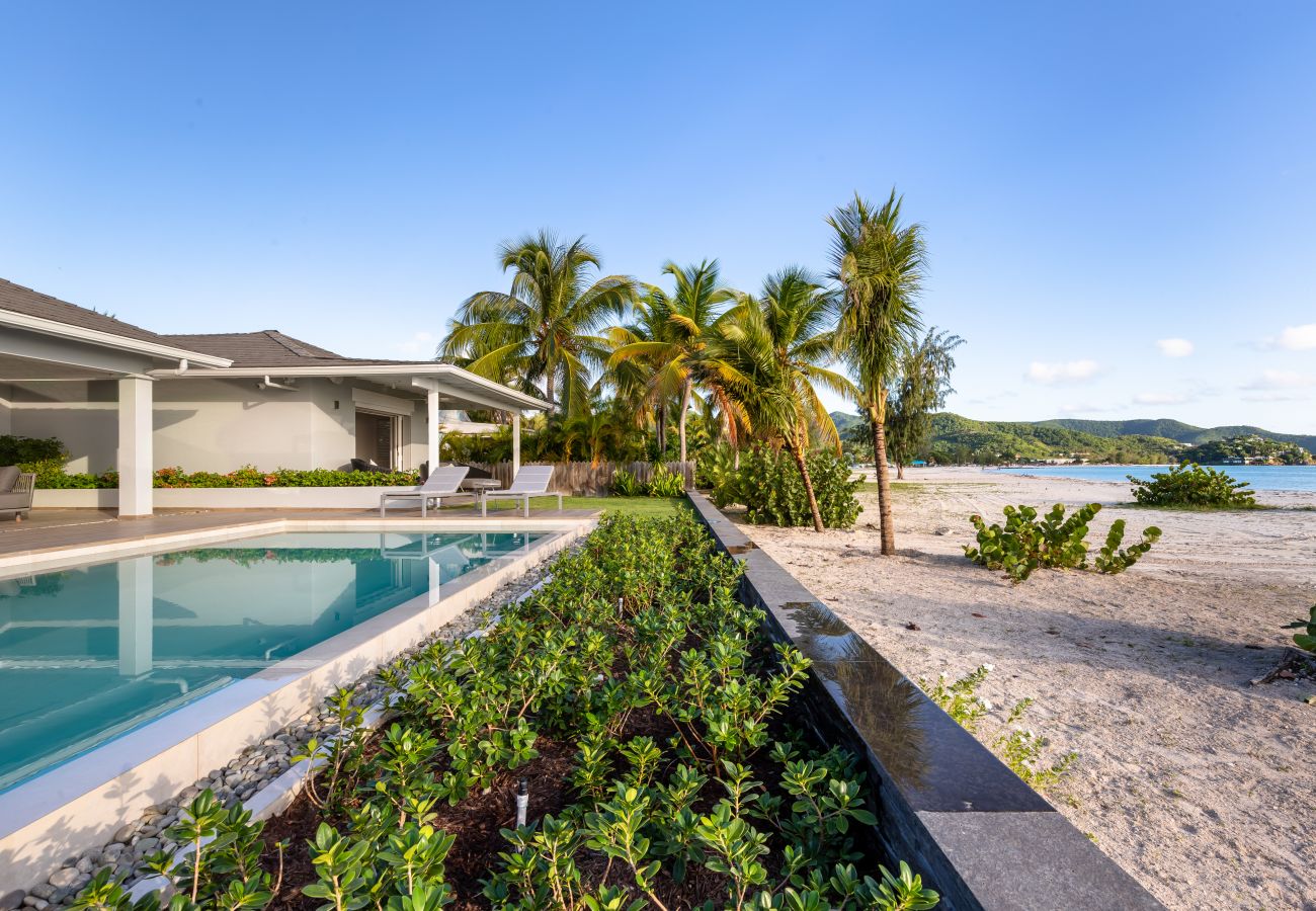Villa in Jolly Harbour - Beach Front Paradise 