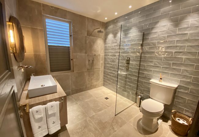 Villa in Jolly Harbour - VIP Idyllic Hilltop Paradise Villa in Jolly Harbour - VIP Idyllic Hilltop Paradise