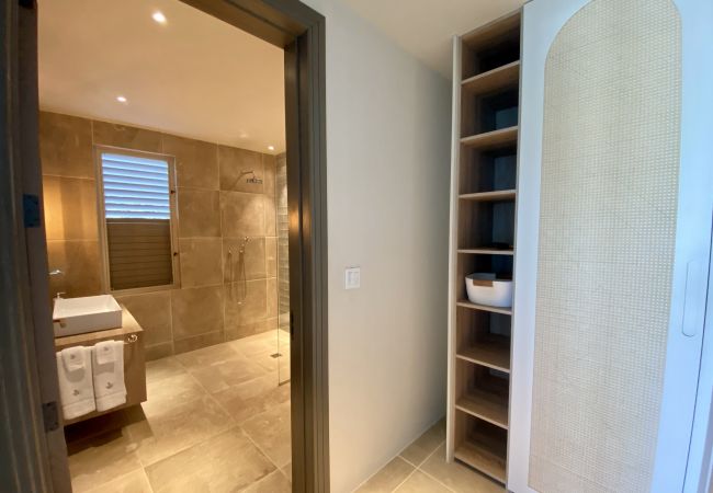 Villa in Jolly Harbour - VIP Idyllic Hilltop Paradise Villa in Jolly Harbour - VIP Idyllic Hilltop Paradise