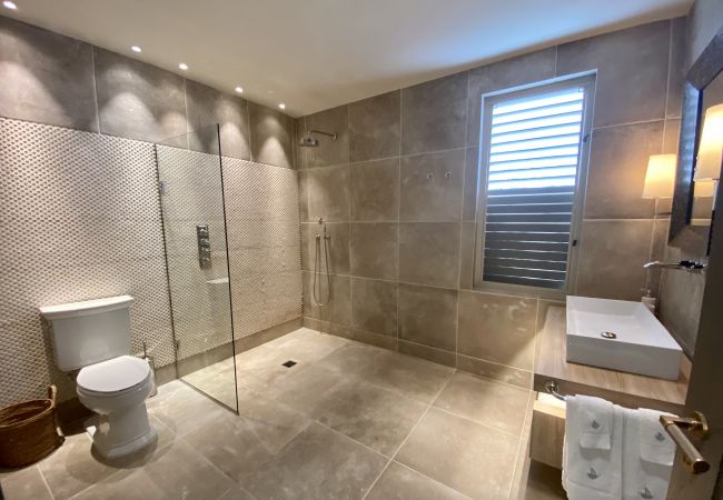 Villa in Jolly Harbour - VIP Idyllic Hilltop Paradise Villa in Jolly Harbour - VIP Idyllic Hilltop Paradise