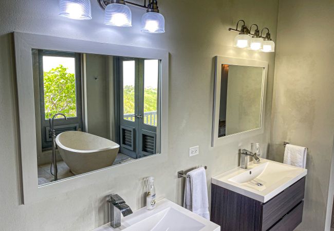 Villa in English Harbour - Beautiful HillTop Retreat Villa in English Harbour - Beautiful HillTop Retreat