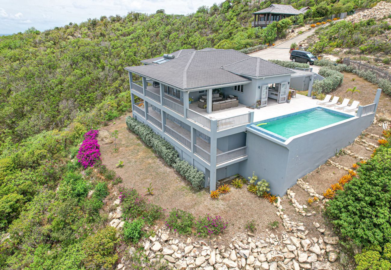 Villa in English Harbour - Beautiful Hill Top Villa With Five Bedrooms 