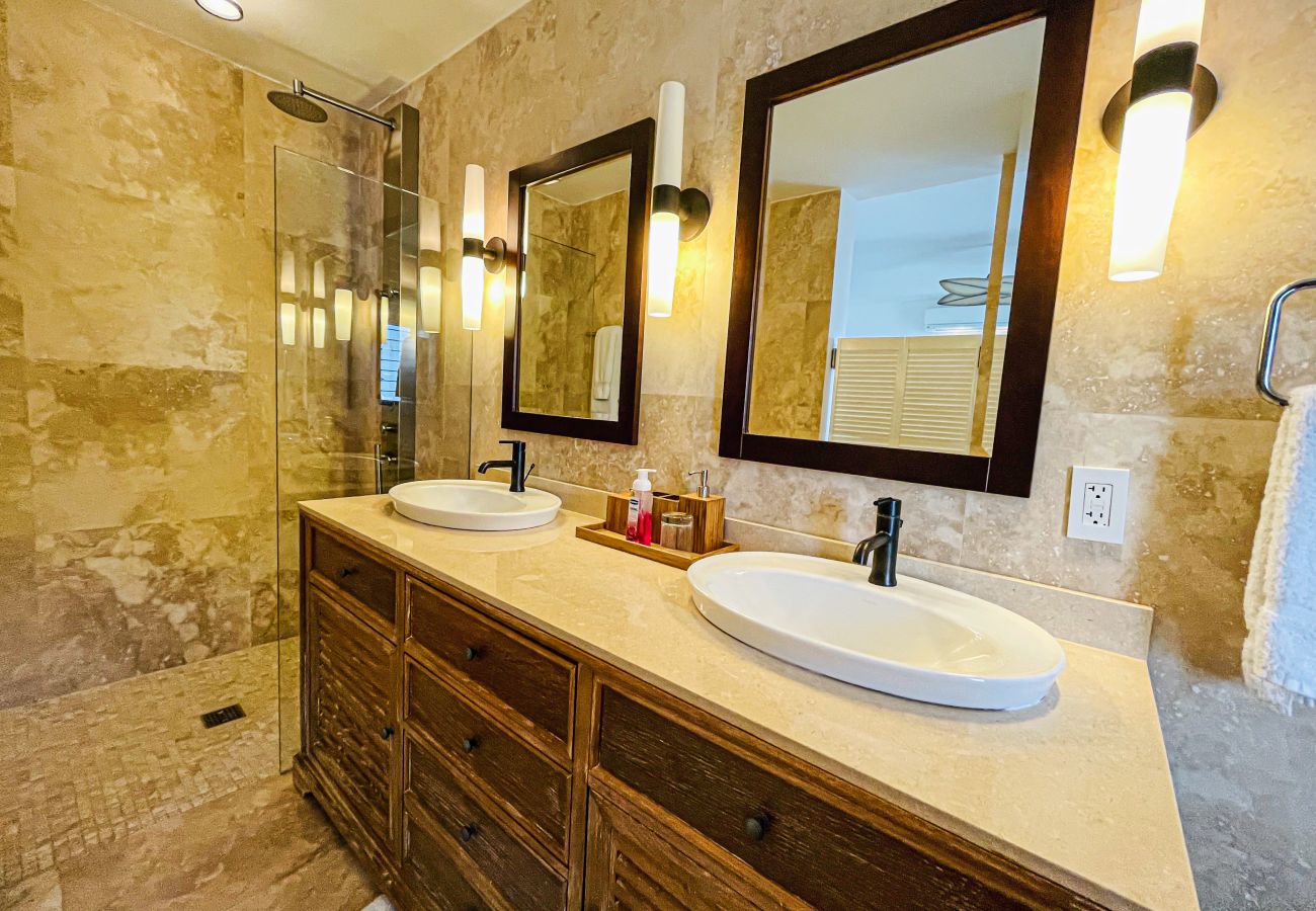 Villa in Jolly Harbour - Villa Windies Sugar Ridge 