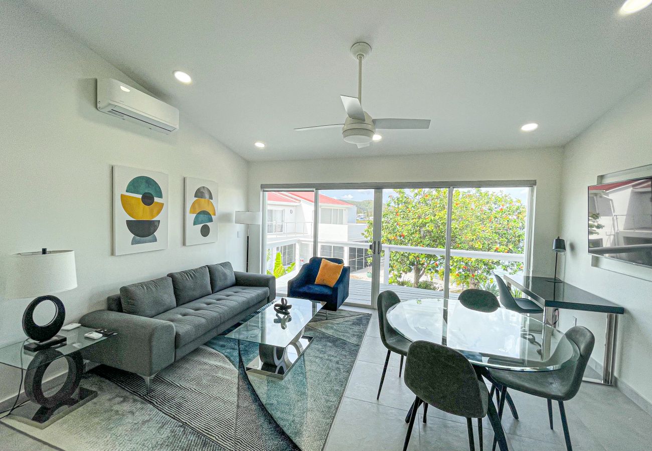 Spacious one-Bedroom Apartment with an open plan interior,cozy living room and private balcony 