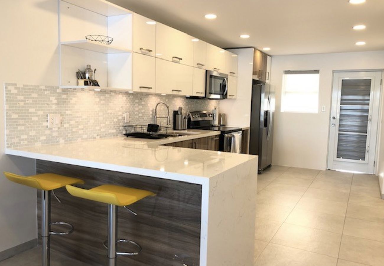 Townhouse in Jolly Harbour - Modern Waterfront Paradise 