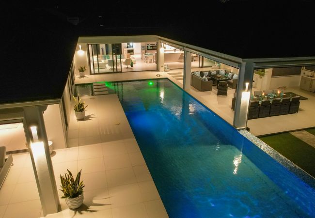 Villa in Jolly Harbour - VIP Breathtaking Beach House Villa in Jolly Harbour - VIP Breathtaking Beach House