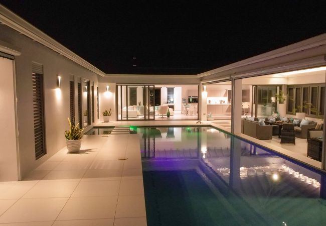 Villa in Jolly Harbour - VIP Breathtaking Beach House Villa in Jolly Harbour - VIP Breathtaking Beach House