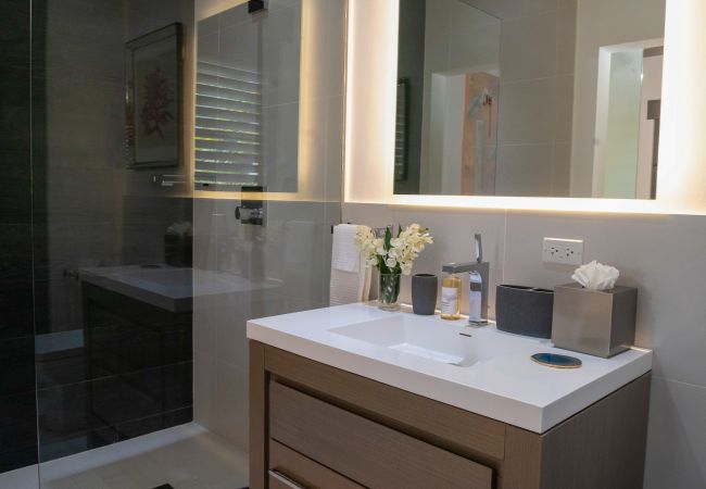 Villa in Jolly Harbour - VIP Breathtaking Beach House Villa in Jolly Harbour - VIP Breathtaking Beach House