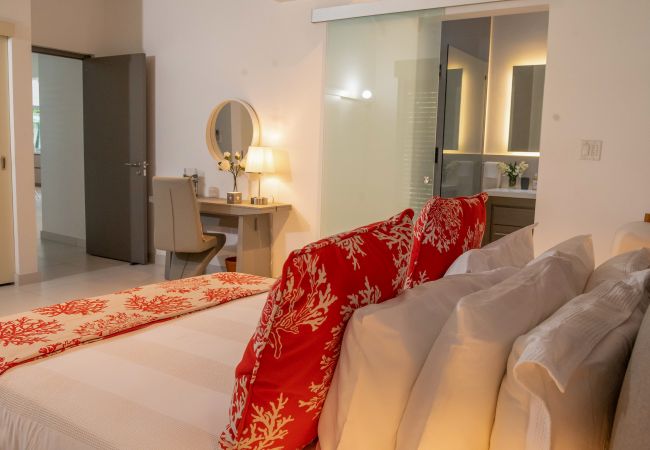 Villa in Jolly Harbour - VIP Breathtaking Beach House Villa in Jolly Harbour - VIP Breathtaking Beach House