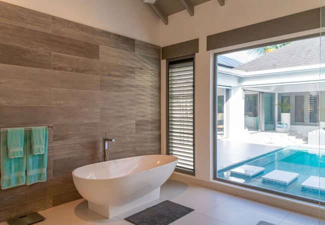 Villa in Jolly Harbour - VIP Breathtaking Beach House Villa in Jolly Harbour - VIP Breathtaking Beach House