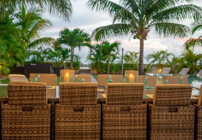 Villa in Jolly Harbour - VIP Breathtaking Beach House Villa in Jolly Harbour - VIP Breathtaking Beach House