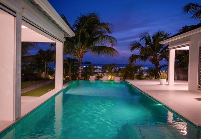 Villa in Jolly Harbour - VIP Breathtaking Beach House Villa in Jolly Harbour - VIP Breathtaking Beach House