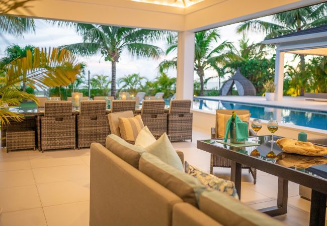 Villa in Jolly Harbour - VIP Breathtaking Beach House Villa in Jolly Harbour - VIP Breathtaking Beach House