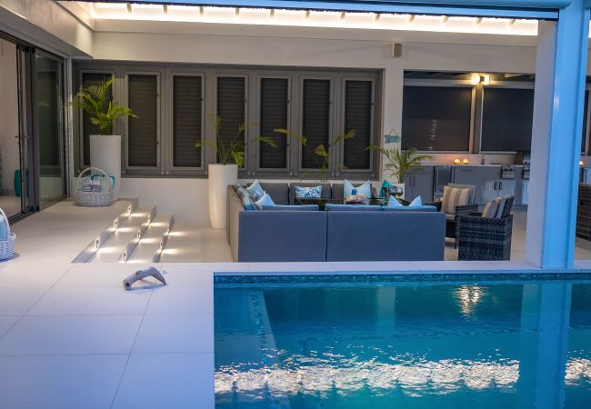 Villa in Jolly Harbour - VIP Breathtaking Beach House Villa in Jolly Harbour - VIP Breathtaking Beach House