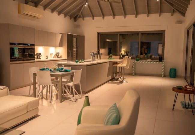 Villa in Jolly Harbour - VIP Breathtaking Beach House Villa in Jolly Harbour - VIP Breathtaking Beach House