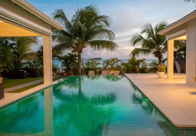 Villa in Jolly Harbour - VIP Breathtaking Beach House Villa in Jolly Harbour - VIP Breathtaking Beach House