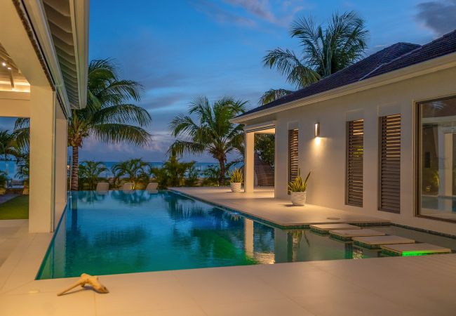 Villa in Jolly Harbour - VIP Breathtaking Beach House Villa in Jolly Harbour - VIP Breathtaking Beach House