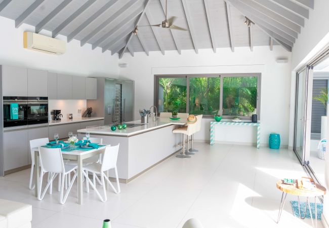 Villa in Jolly Harbour - VIP Breathtaking Beach House Villa in Jolly Harbour - VIP Breathtaking Beach House