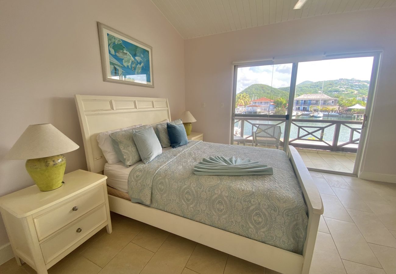 Villa in Jolly Harbour - Beautiful two bedroom waterfront villa