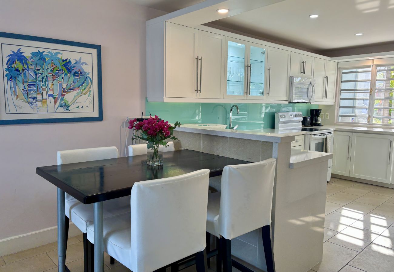 Villa in Jolly Harbour - Delightful Waterfront Villa