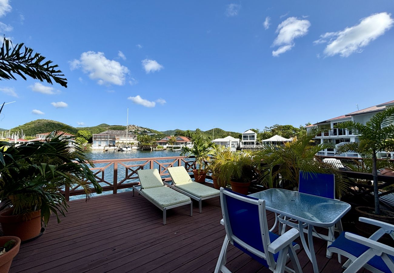 Villa in Jolly Harbour - Delightful Waterfront Villa