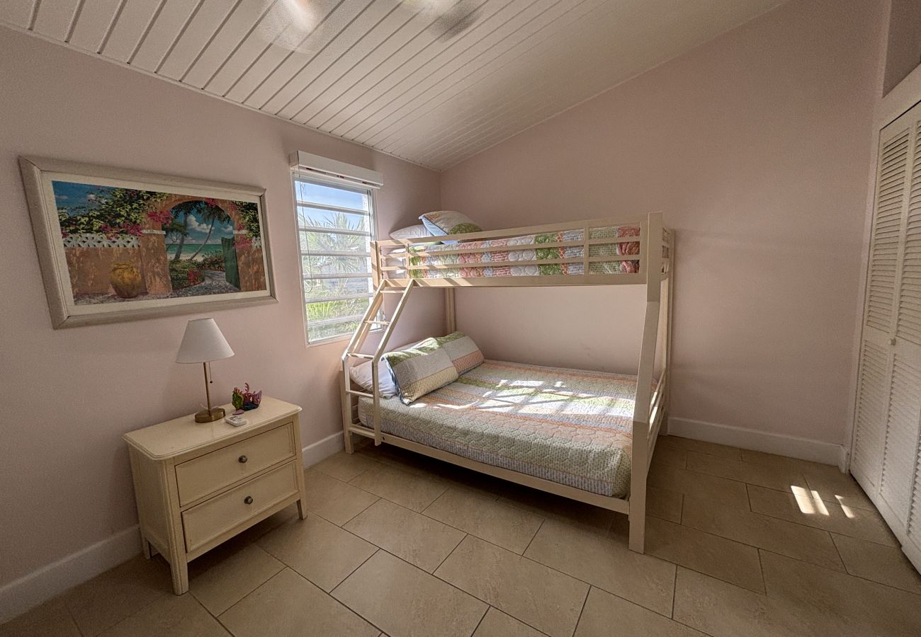 Villa in Jolly Harbour - Delightful Waterfront Villa
