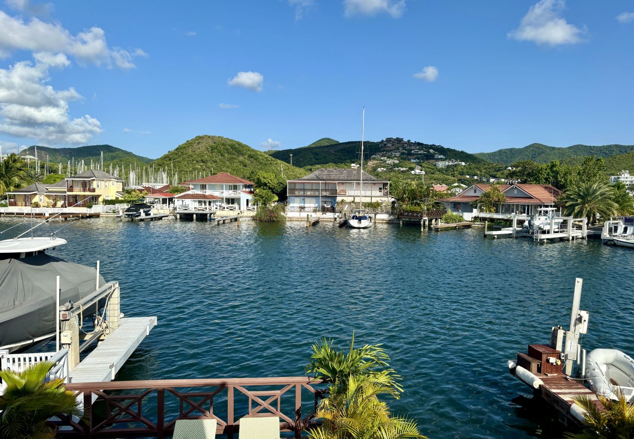 Villa in Jolly Harbour - Delightful Waterfront Villa