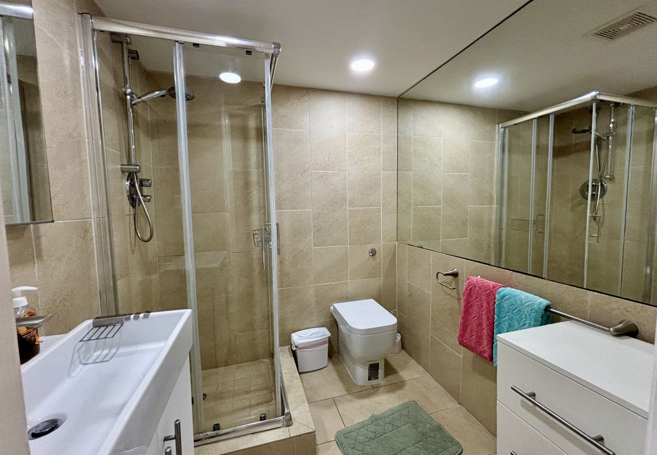 Villa in Jolly Harbour - Delightful Waterfront Villa