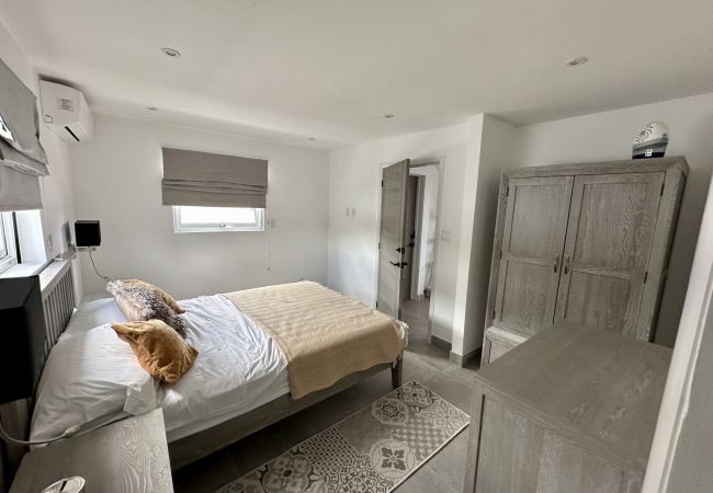 Villa in Jolly Harbour - Spacious Waterfront Sanctuary Villa in Jolly Harbour - Spacious Waterfront Sanctuary