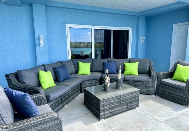 Villa in Jolly Harbour - Spacious Waterfront Sanctuary Villa in Jolly Harbour - Spacious Waterfront Sanctuary