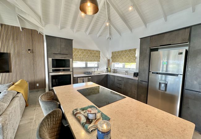 Villa in Jolly Harbour - Spacious Waterfront Sanctuary Villa in Jolly Harbour - Spacious Waterfront Sanctuary