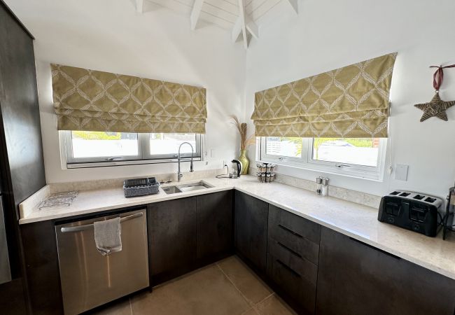 Villa in Jolly Harbour - Spacious Waterfront Sanctuary Villa in Jolly Harbour - Spacious Waterfront Sanctuary