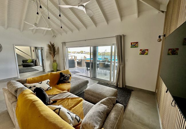 Villa in Jolly Harbour - Spacious Waterfront Sanctuary Villa in Jolly Harbour - Spacious Waterfront Sanctuary