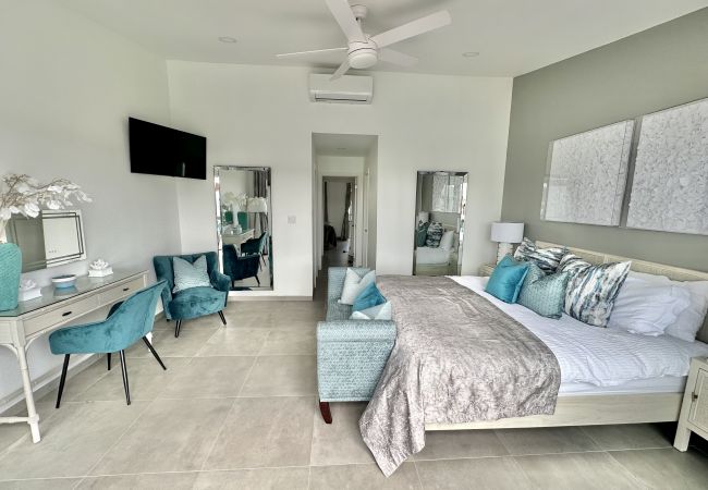 Villa in Jolly Harbour - Stunning Waterfront Villa Villa in Jolly Harbour - Stunning Waterfront Villa