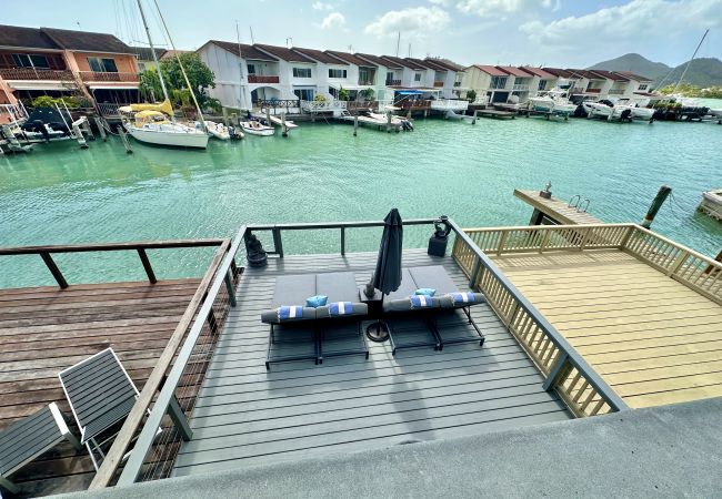 Villa in Jolly Harbour - Stunning Waterfront Villa Villa in Jolly Harbour - Stunning Waterfront Villa