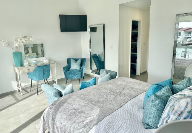 Villa in Jolly Harbour - Stunning Waterfront Villa Villa in Jolly Harbour - Stunning Waterfront Villa