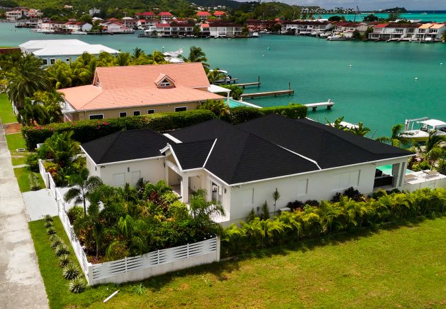 Villa in Jolly Harbour - Glorious Waterfront Villa Villa in Jolly Harbour - Glorious Waterfront Villa