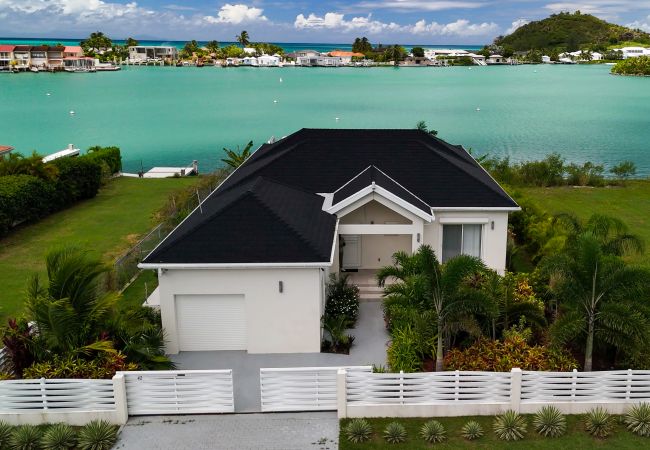 Villa in Jolly Harbour - Glorious Waterfront Villa Villa in Jolly Harbour - Glorious Waterfront Villa