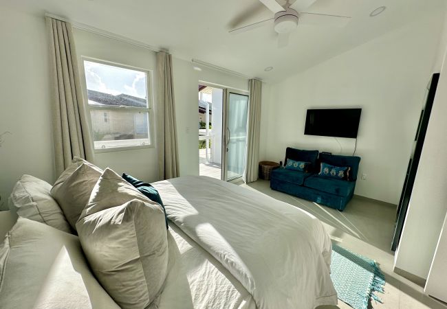 Villa in Jolly Harbour - Luxury Waterfront Villa  Villa in Jolly Harbour - Luxury Waterfront Villa