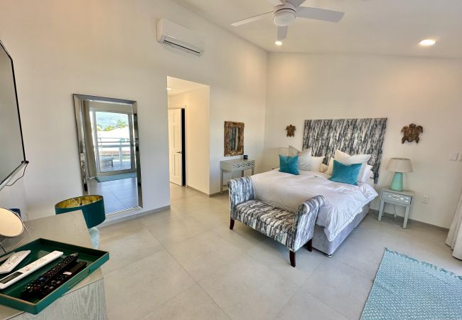 Villa in Jolly Harbour - Luxury Waterfront Villa  Villa in Jolly Harbour - Luxury Waterfront Villa