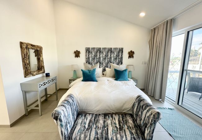 Villa in Jolly Harbour - Luxury Waterfront Villa  Villa in Jolly Harbour - Luxury Waterfront Villa